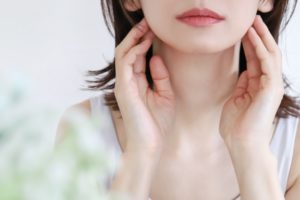 肌のきれいな女性