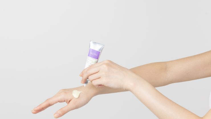 1円玉大（約2cm）を手にとる